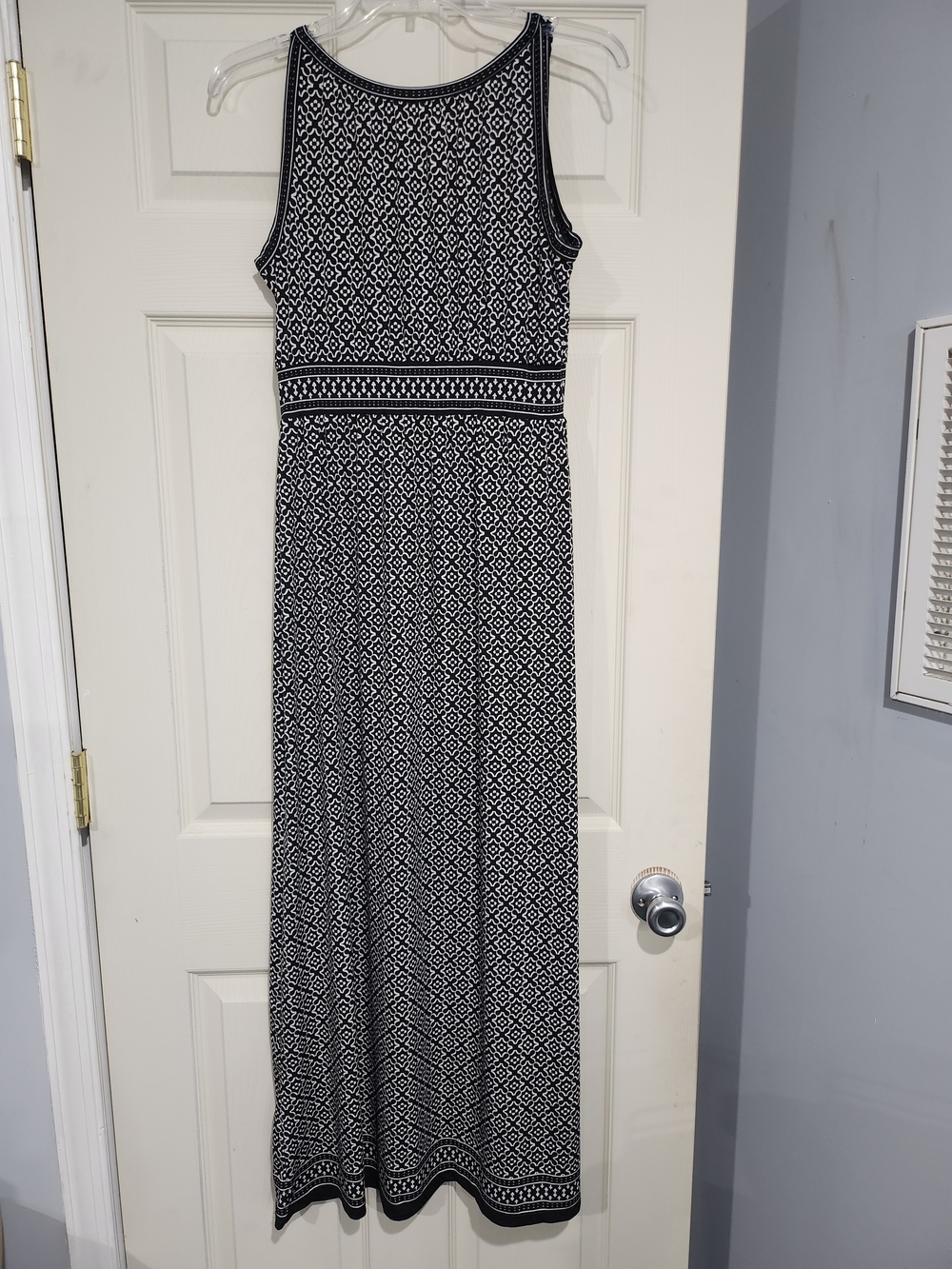 1005. EUC Max Studio Black & White Geometric Print Maxi